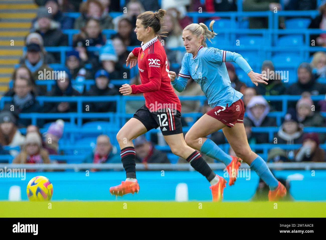 Manchester, Großbritannien. 11.. Dezember 2022Hayley Ladd #12 von Manchester United im Besitz des Balls während des Barclays FA Women's Super League-Spiels zwischen Manchester City und Manchester United im Etihad Stadium in Manchester am Sonntag, den 11.. Dezember 2022. (Kredit: Mike Morese | MI News) Kredit: MI News & Sport /Alamy Live News Stockfoto