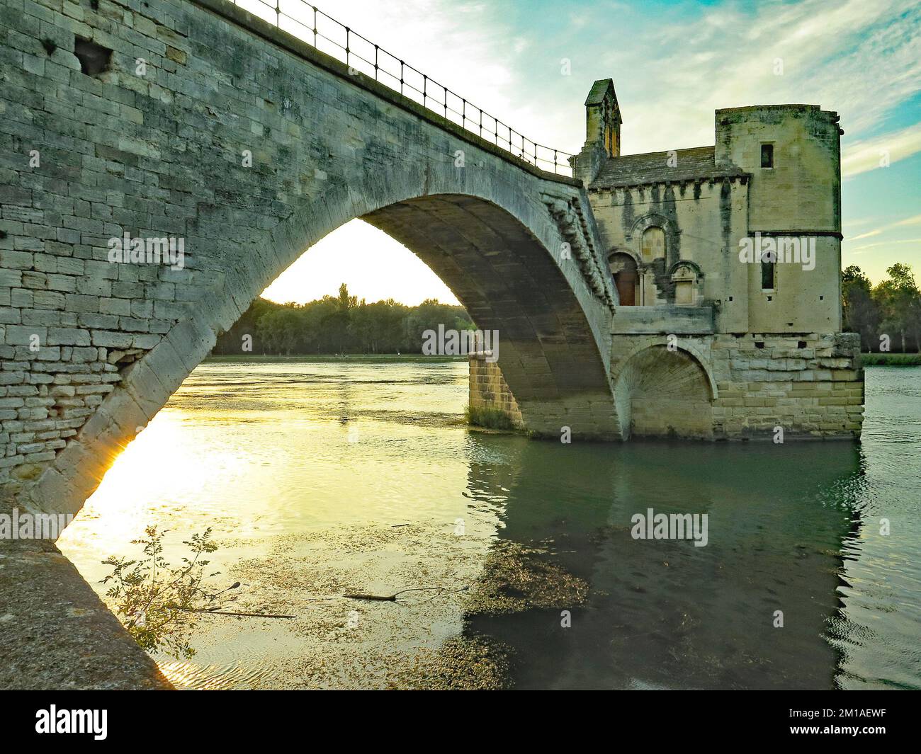 Pont-Saint-Esprit in der Region Languedoc-Roussillon im Departement Gard im Bezirk Nimes, Frankreich, Europa Stockfoto