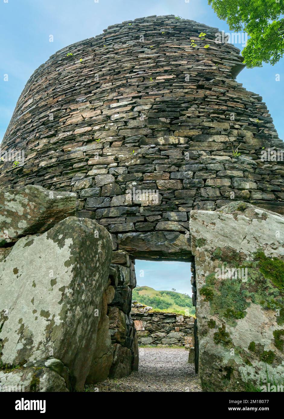 Eingang zu den Ruinen von Dun Telve Broch, einem alten schottischen Rundhaus, Glenelg, Schottland, Großbritannien Stockfoto