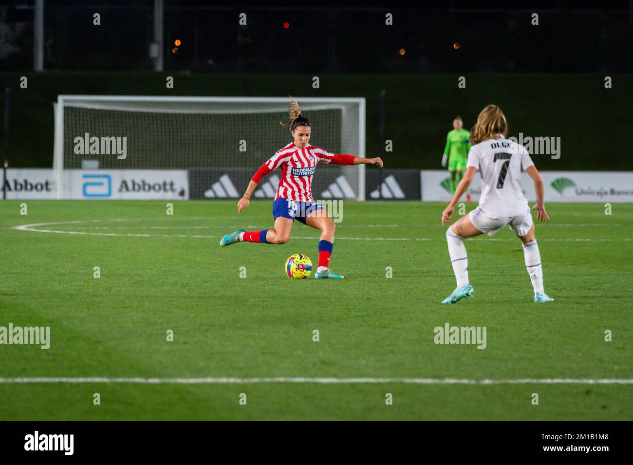 Madrid, Madrid, Spanien. 11.. Dezember 2022. Maria Cardona (Atletico Madrid) in Aktion während des Fußballspiels zwischen.Real Madrid und Atletico Madrid, Veranstaltung El Derbi, gefeiert in Madrid, Spanien, am Sonntag, den 11. Dezember 2022 im Alfredo Di Stefano Stadion, gültig für die Spielwoche 12 der spanischen Frauenliga „Liga F“ (Bonusbild: © Alberto Gardin/ZUMA Press Wire) Stockfoto