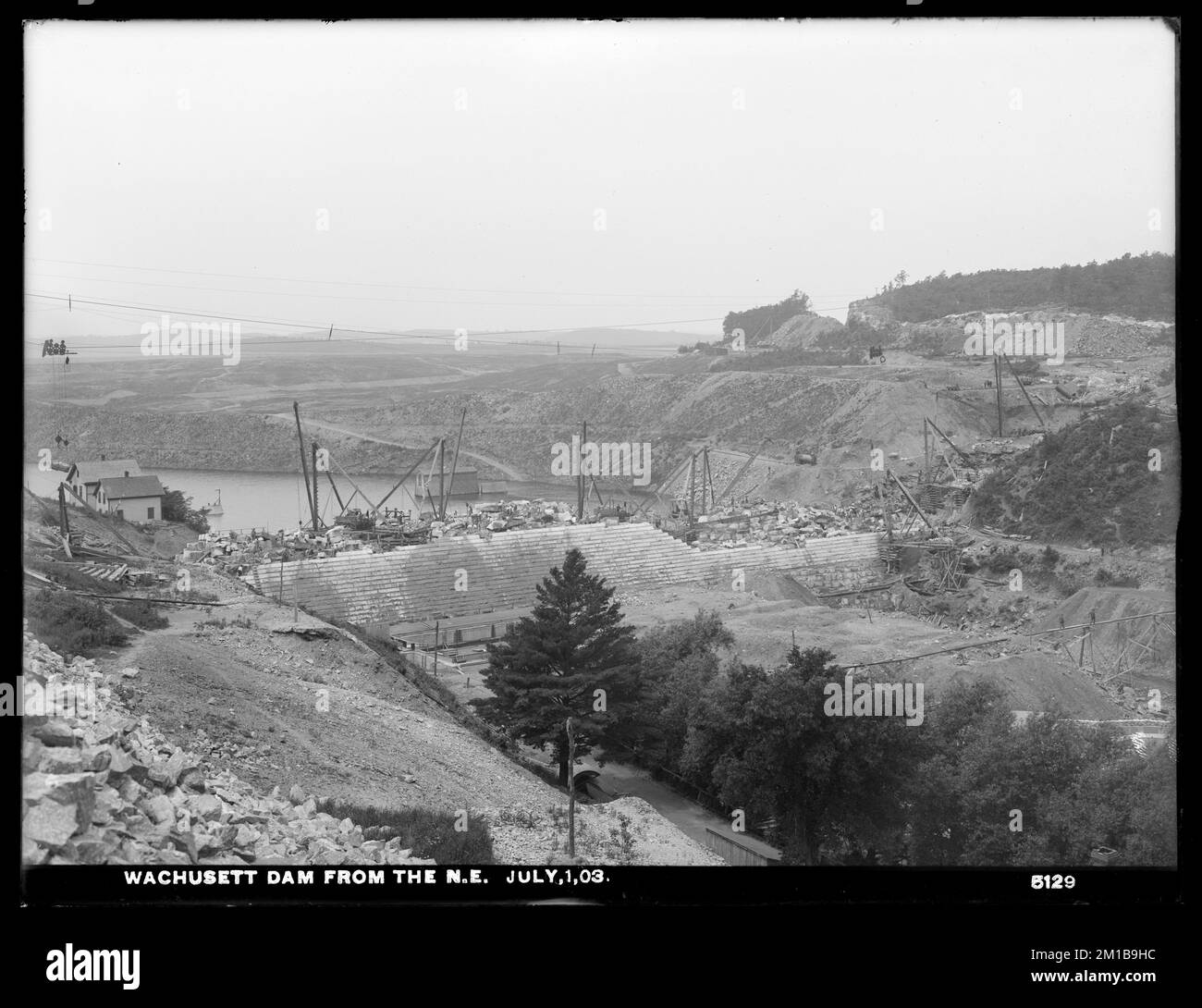 Wachusett Dam, aus Nordosten, Clinton, Mass., 1. Juli, 1903 , Wasserwerke, Dämme, Baustellen Stockfoto