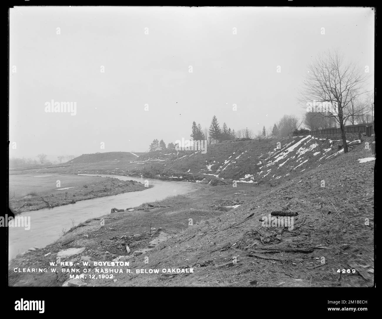 Wachusett Reservoir, Westufer des Nashua River, unter Oakdale, West Boylston, Mass., März 12, 1902 , Wasserwerke, Reservoirs, Wasserverteilungsstrukturen, Baustellen Stockfoto