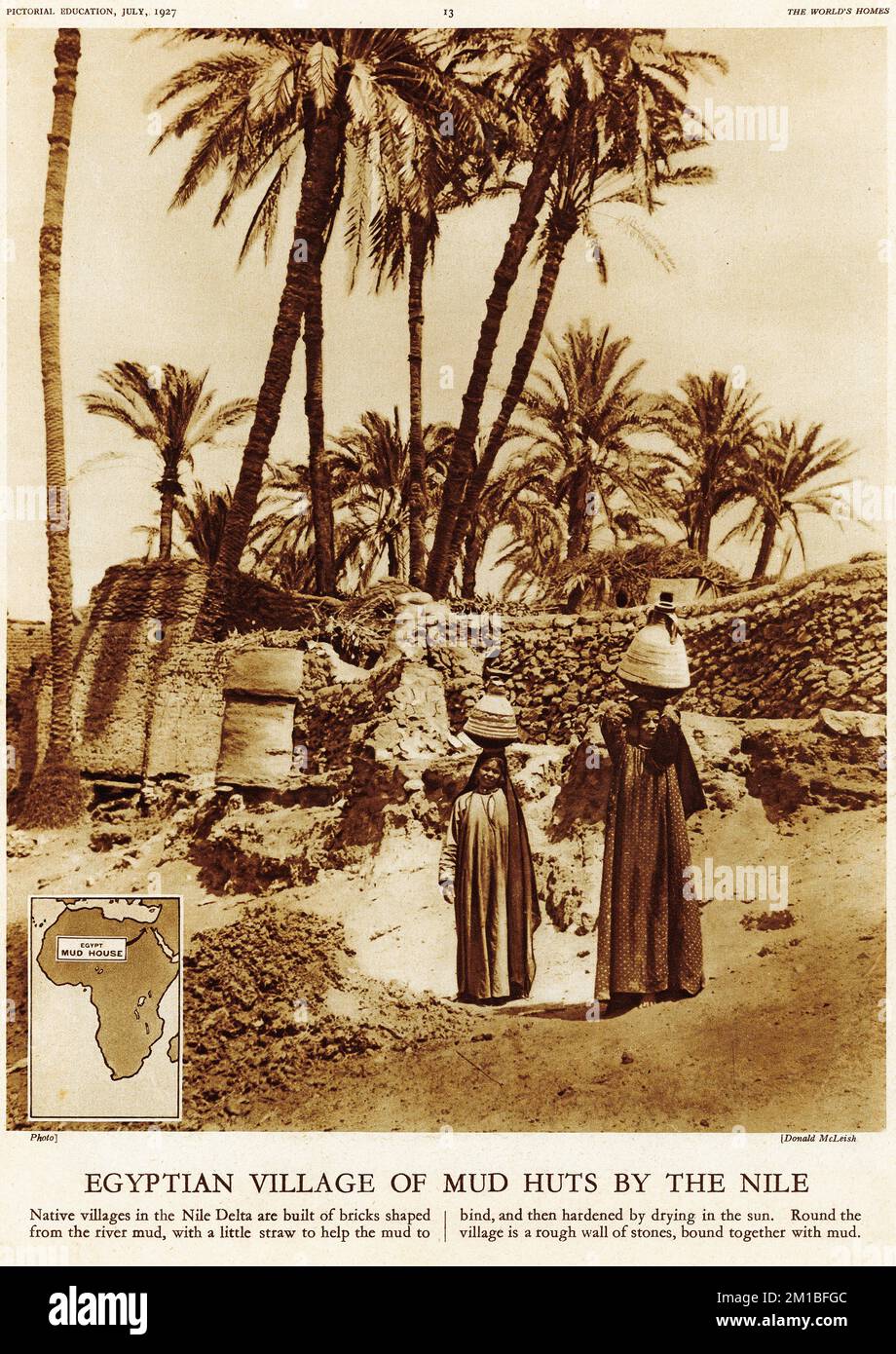 Halbton eines ägyptischen Dorfes von Schlammhütten am Nil, aus einer Lehrzeitschrift aus dem Jahr 1927 Stockfoto