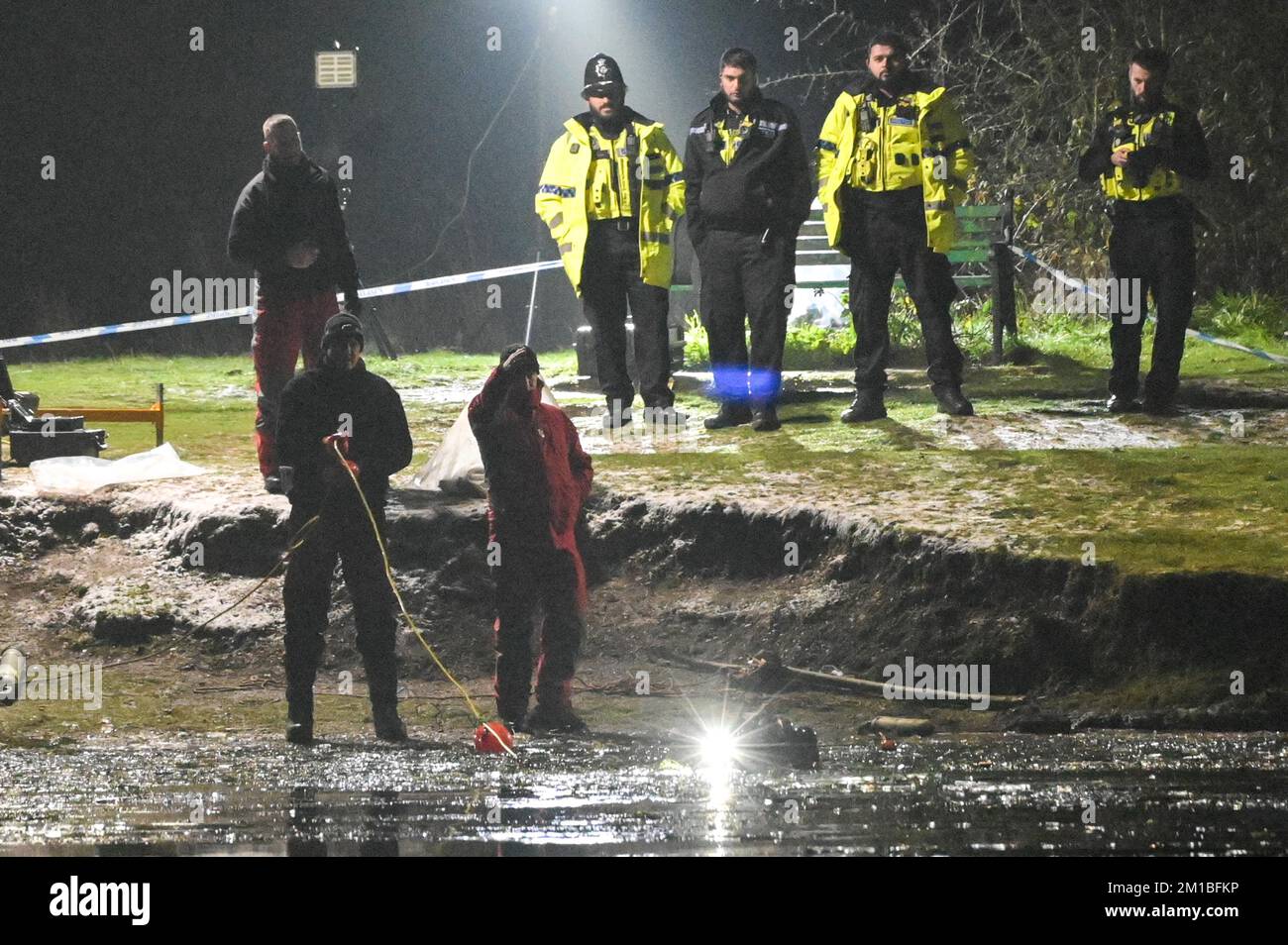 Babbs Mill Park, Solihull, 11.. Dezember 2022. Taucher Von Der ...