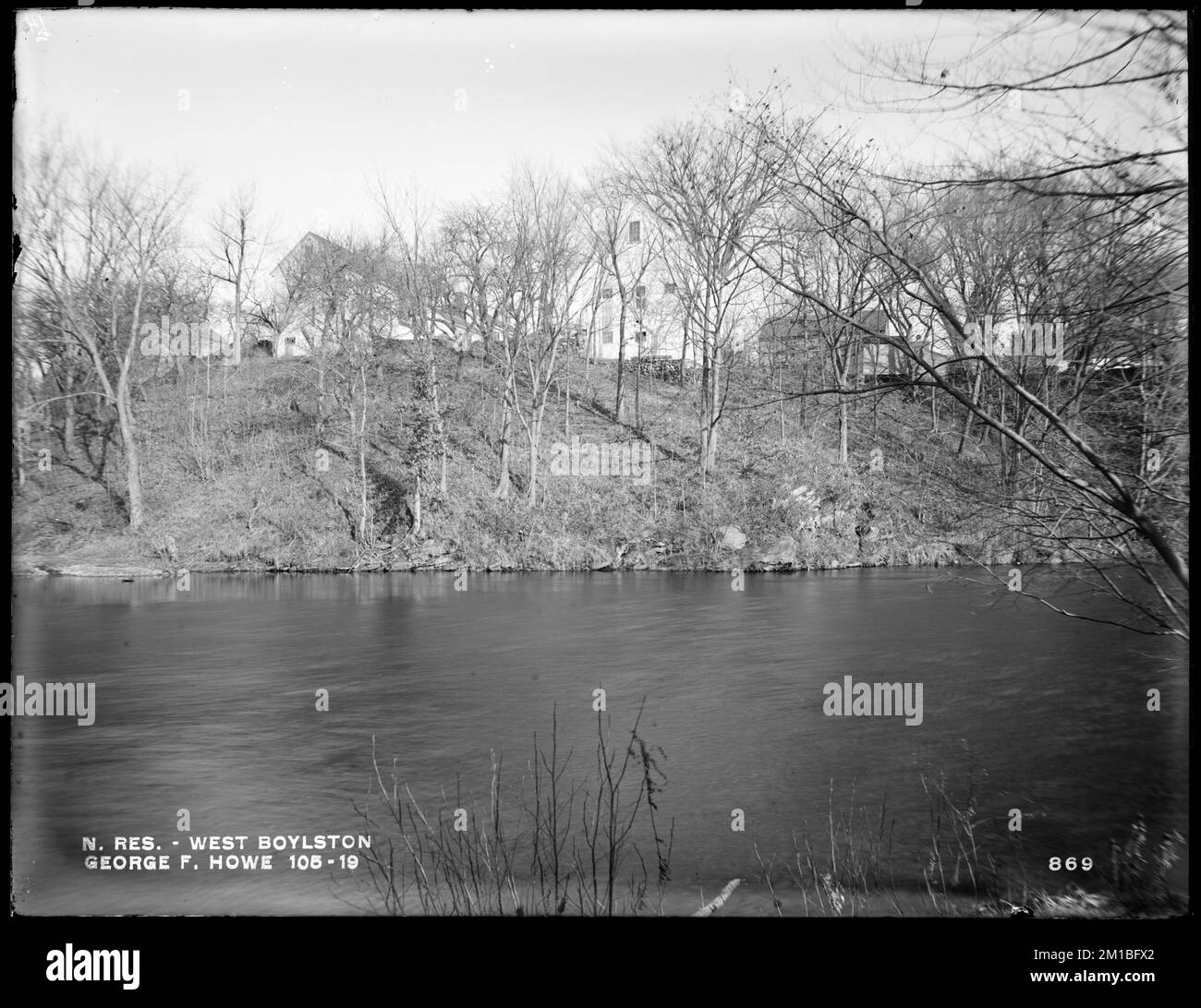 Wachusett Reservoir, George F. Howe's Houses, auf der Südseite der East Main Street, vom Süden am Südufer des Nashua River, West Boylston, Massachusetts, 14. Dezember 1896 Wasserwerke, Reservoirs, Wasserverteilungsstrukturen, Immobilien Stockfoto