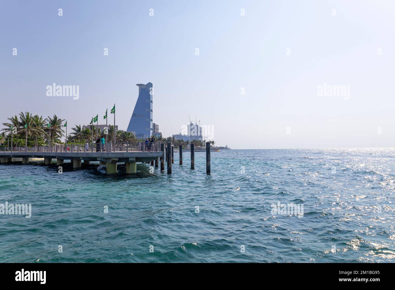 Jeddah Beach Saudi Arabia - Sonnenuntergang am Roten Meer mit blick auf die küstenstraße, am Wasser Stockfoto