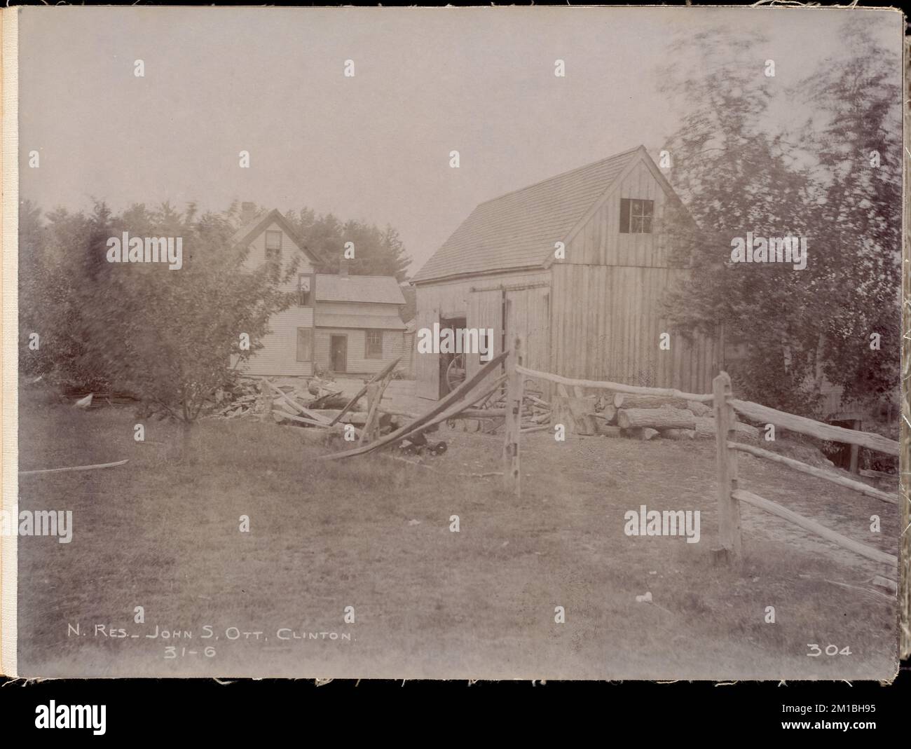 Wachusett Reservoir, John S. Otts Haus und Scheunen, nahe Sandy Pond, aus dem Osten, Clinton, Mass., 15. Juli 1896, Wasserwerke, Wasserspeicher, Wasserverteilungsstrukturen, Immobilien Stockfoto