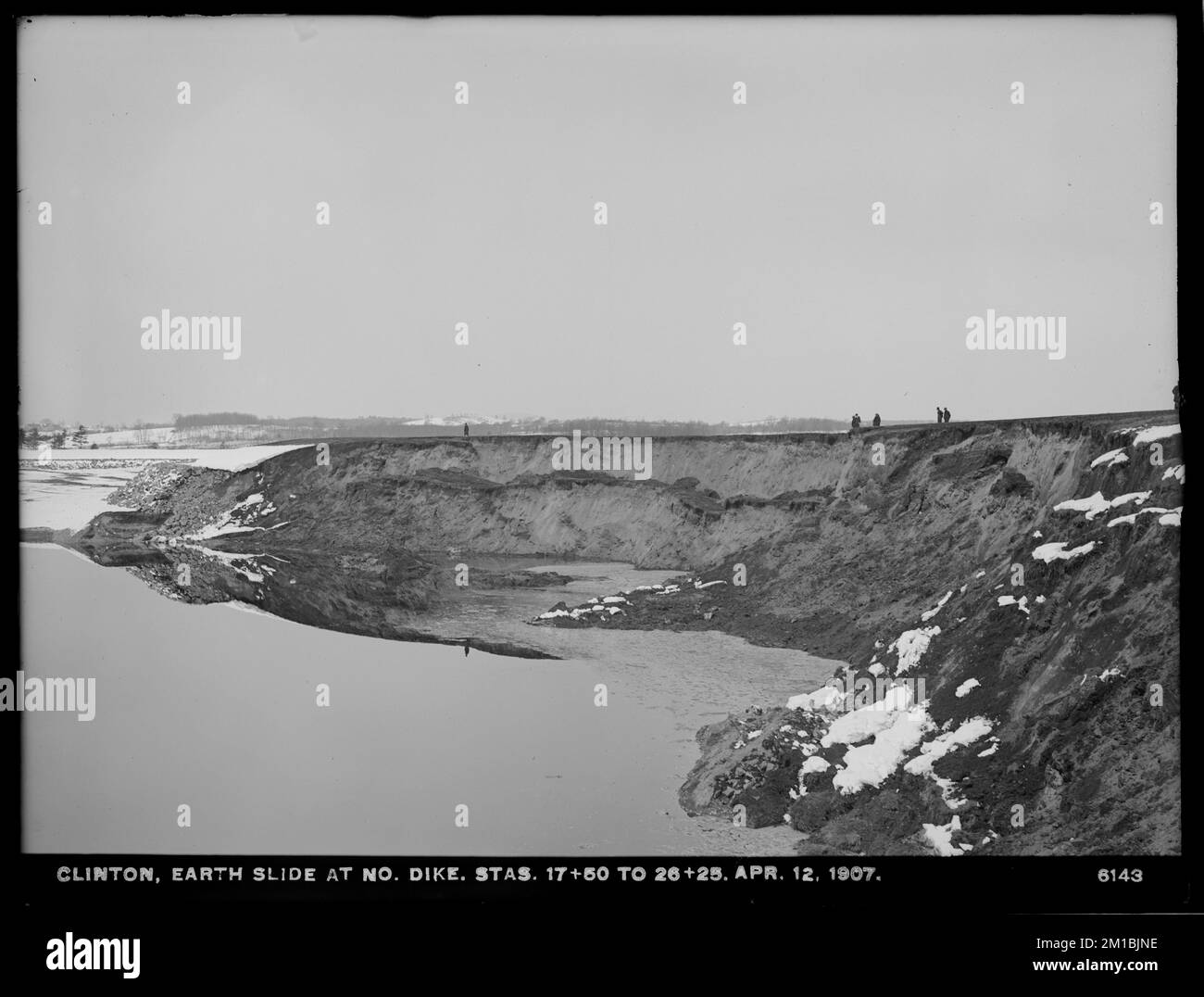 Wachusett Reservoir, North Dike, Earth Slide, Station 17+50 bis 26+25, Clinton, Massachusetts, 12. April 1907 Wasserwerke, Reservoirs, Wasserverteilungsstrukturen, Baustellen Stockfoto