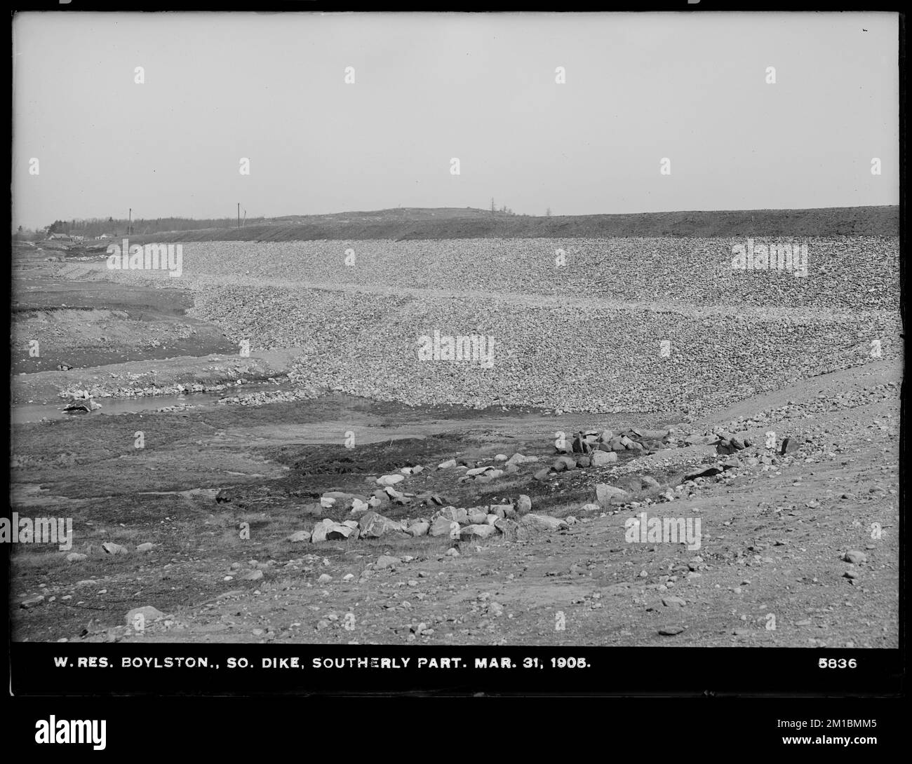 Wachusett Reservoir, South Dike, Southerly Part, Boylston, Mass., 31. März 1905, Wasserwerke, Wasserspeicher, Wasserverteilungsstrukturen, Baustellen Stockfoto