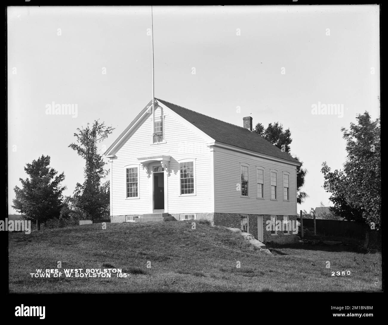Wachusett Reservoir, Stadt West Boylston, Schulhaus, an der Ecke Pierce