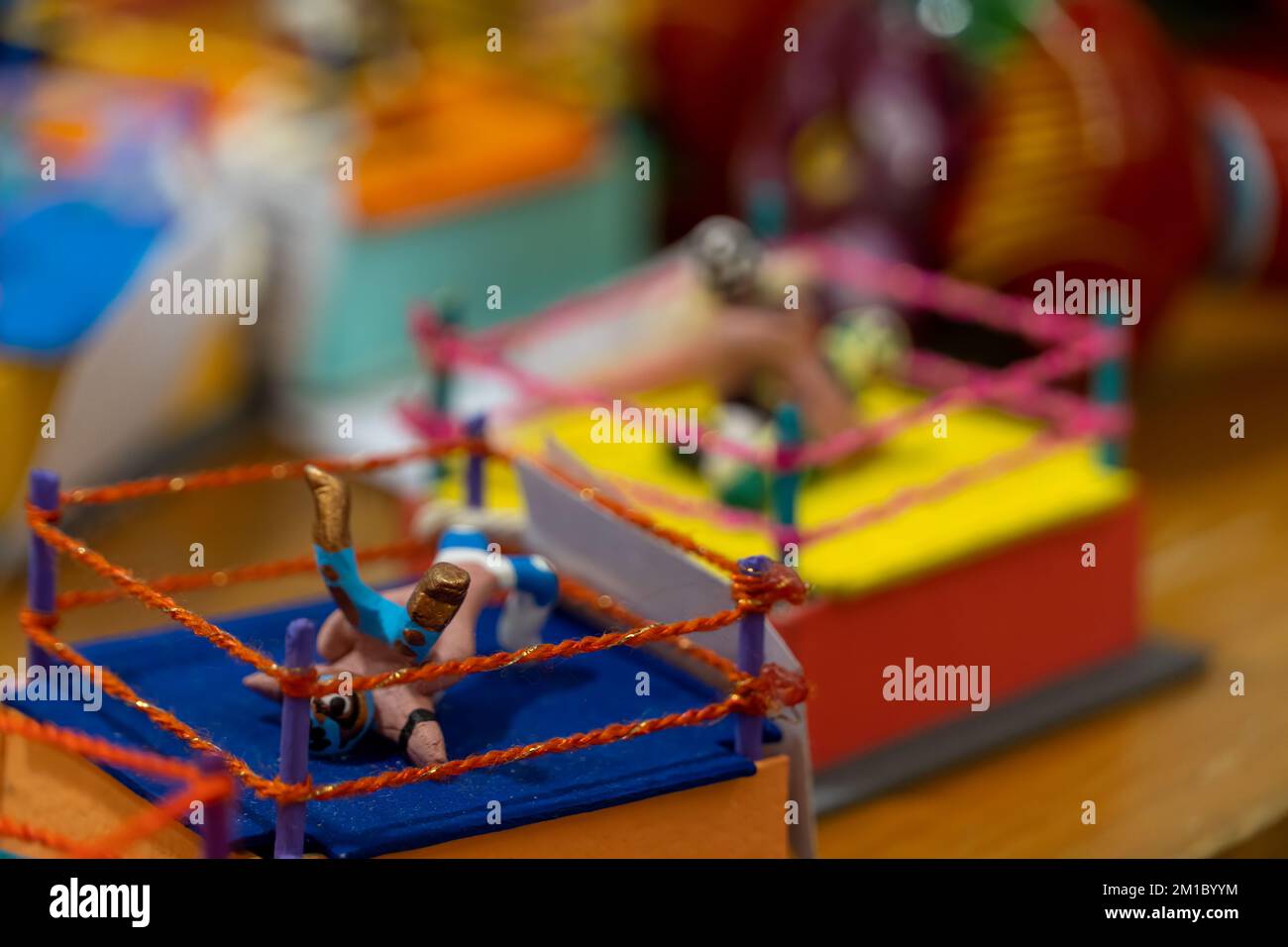 Männer Spielzeugwrestler mexikanische Tradition in einem Ringring Stockfoto