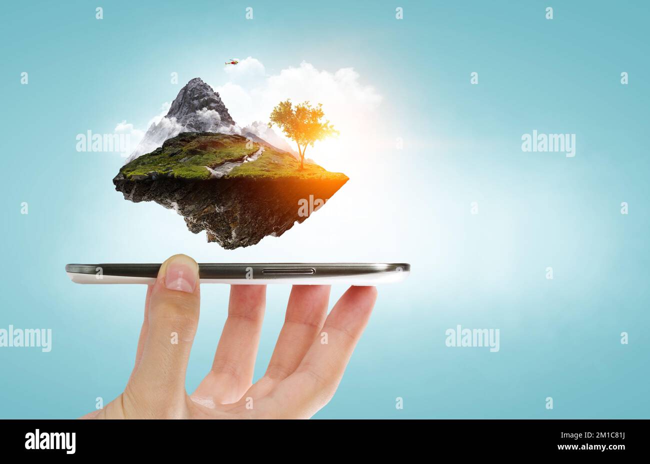 Berg mit Schneedecke in den Händen Stockfoto