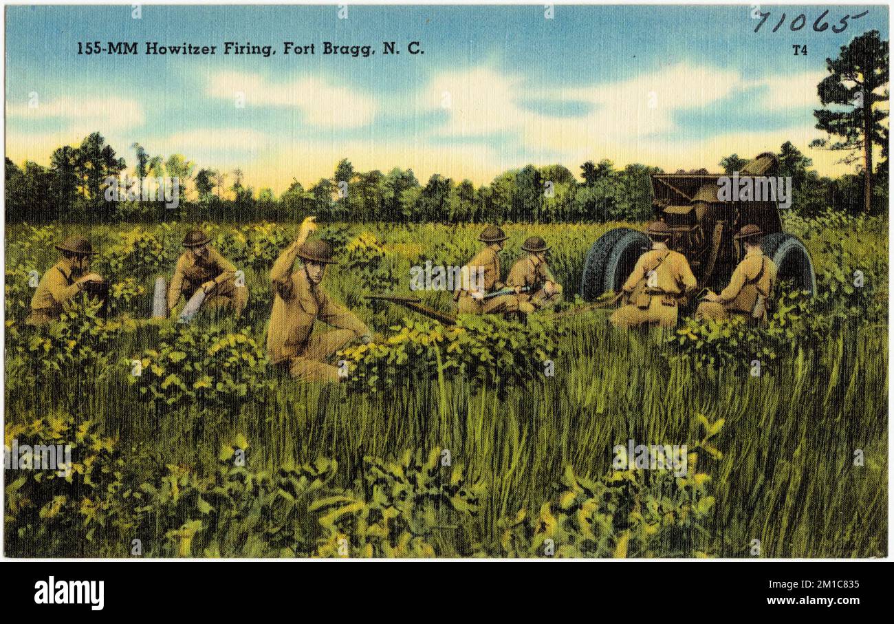 155-mm Howitzer Firing, Fort Bragg, N. C. , Militäranlagen, Tichnor Brothers Collection, Postkarten der Vereinigten Staaten Stockfoto