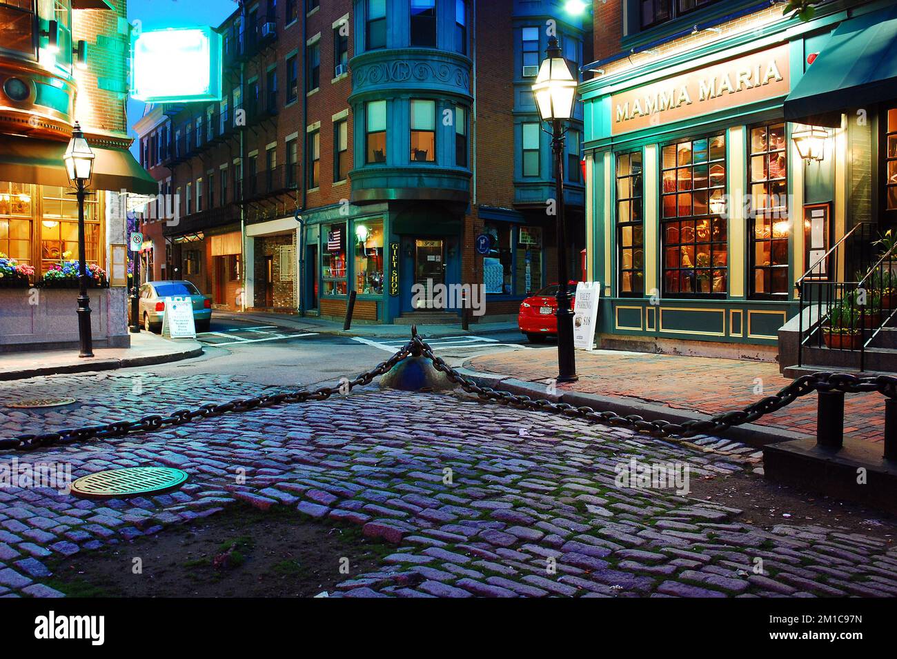Eine seltene ruhige Nacht erleben Sie im historischen North End von Boston, der Heimat einer großen italienischen amerikanischen Gemeinde Stockfoto