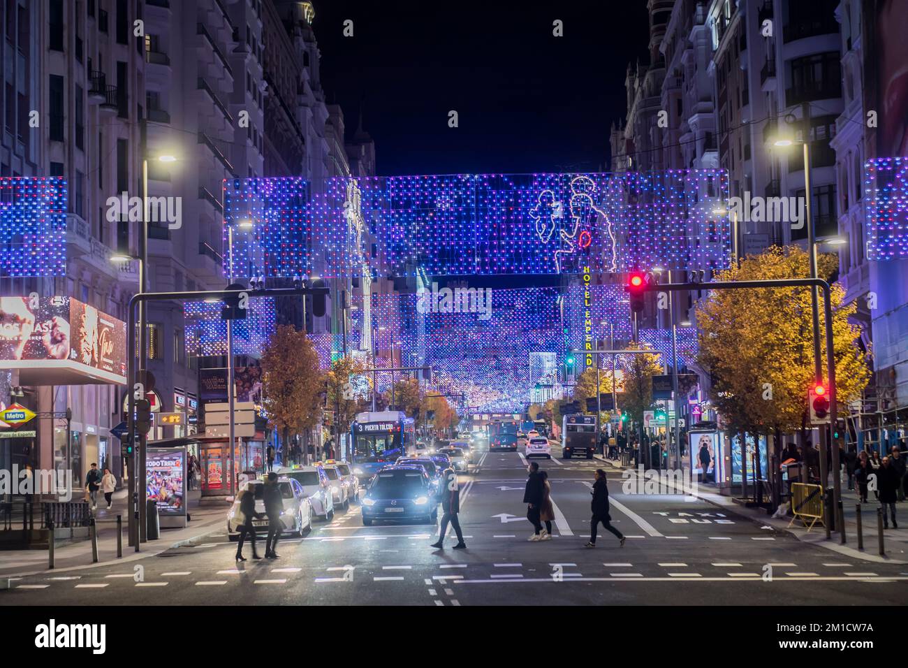 Weihnachtslichter in den Straßen des Stadtzentrums von Madrid, Spanien 2022 Stockfoto Weihnachtslichter in den Straßen des Stadtzentrums von Madrid, Spanien 2022 Stockfoto