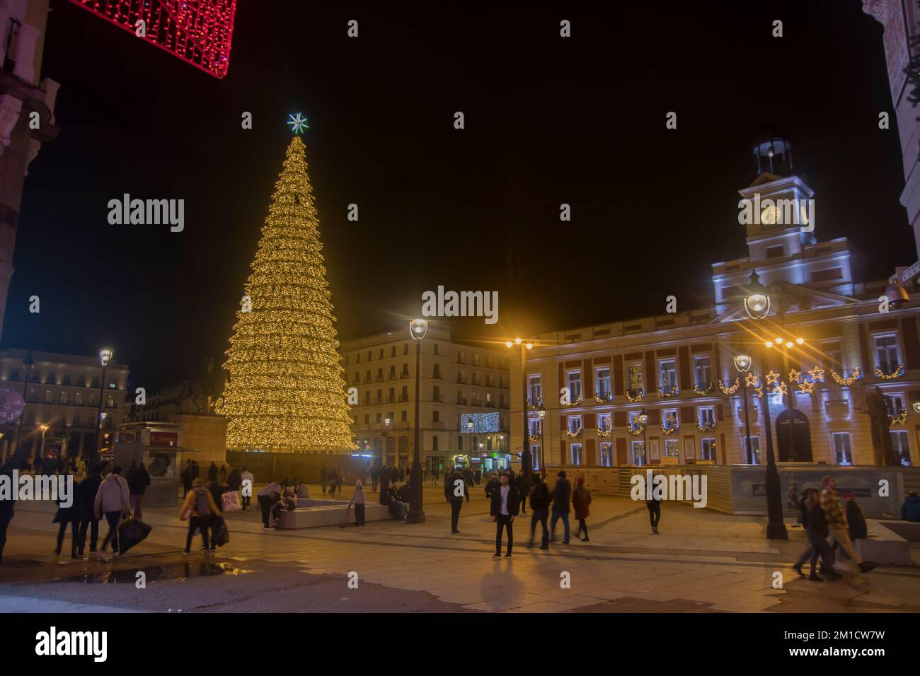 Weihnachtslichter in den Straßen des Stadtzentrums von Madrid, Spanien 2022 Stockfoto Weihnachtslichter in den Straßen des Stadtzentrums von Madrid, Spanien 2022 Stockfoto