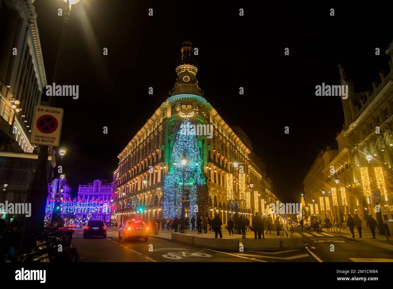 Weihnachtslichter in den Straßen des Stadtzentrums von Madrid, Spanien 2022 Stockfoto Weihnachtslichter in den Straßen des Stadtzentrums von Madrid, Spanien 2022 Stockfoto