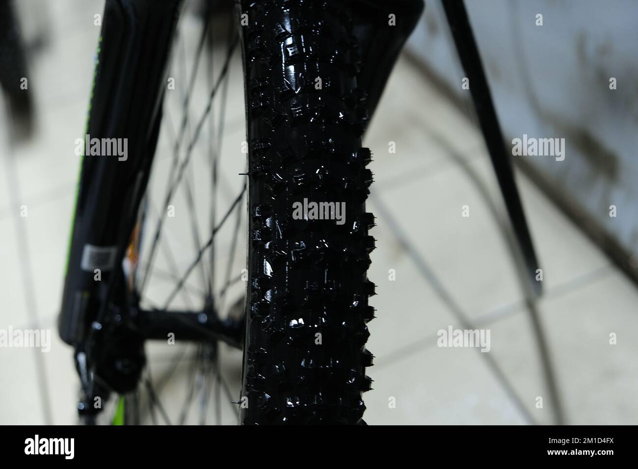 Fahrrad nach dem Waschen mit Spry-Maschine. Hochwertige Fotos Stockfoto