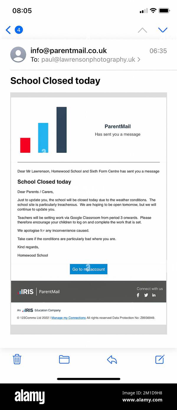 Hamstreet, Kent, Großbritannien. 12.. Dezember 2022. UK Weather: Das Dorf Hamstreet in der Nähe von Ashford in Kent wacht mit einem Schneestaub auf, während die örtliche Schule in Tenterden aufgrund gefährlicher Straßen geschlossen ist. E-Mail-Erfassung der Schule Tenterden, die Eltern darüber informiert, dass die Schule geschlossen ist. Foto: Paul Lawrenson/Alamy Live News Stockfoto