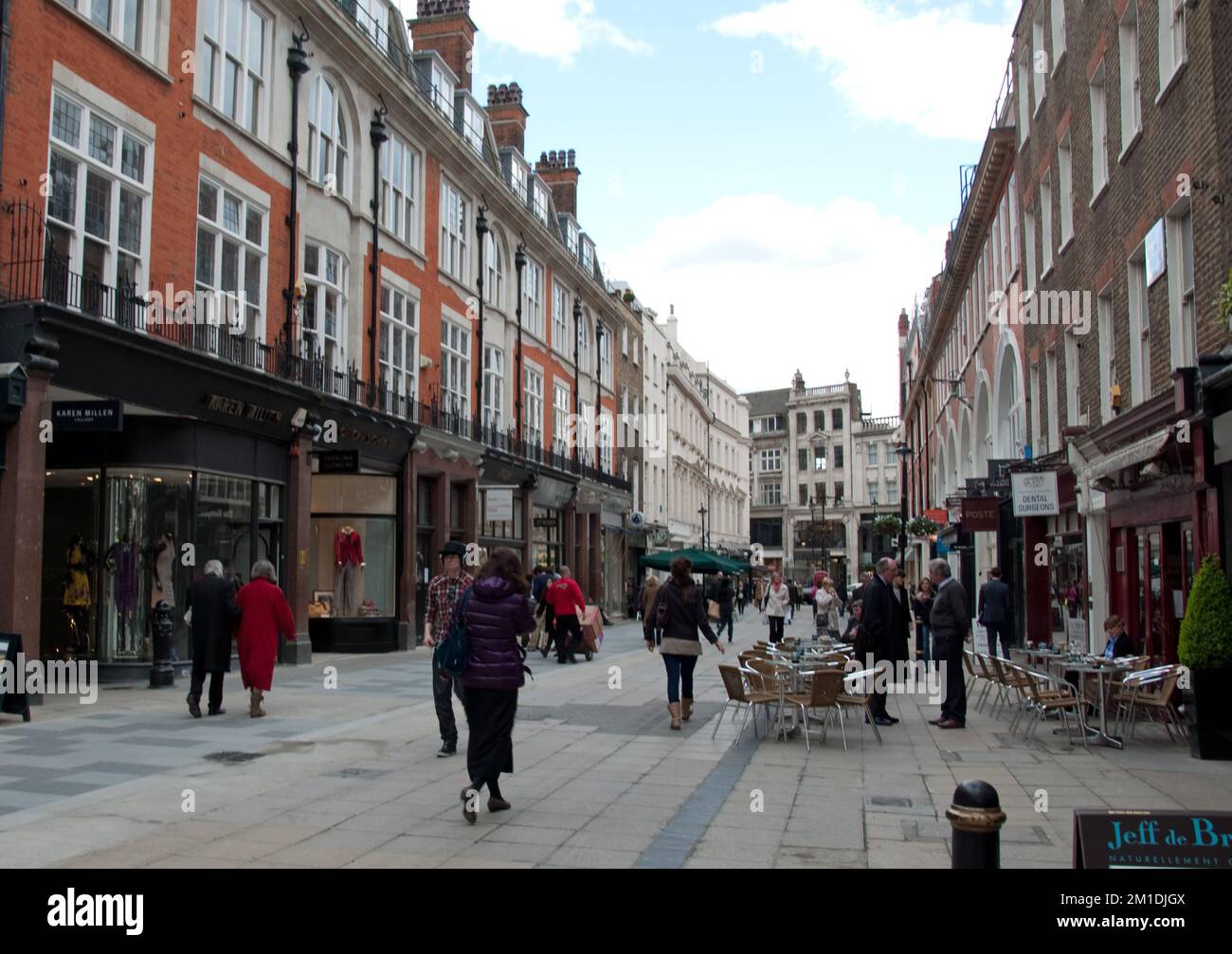 South Molton Street, Mayfair, Westminster, London, Großbritannien - sehr beliebt, Fußgängerzone, Einkaufsstraße, abseits der Oxford Street. Stockfoto