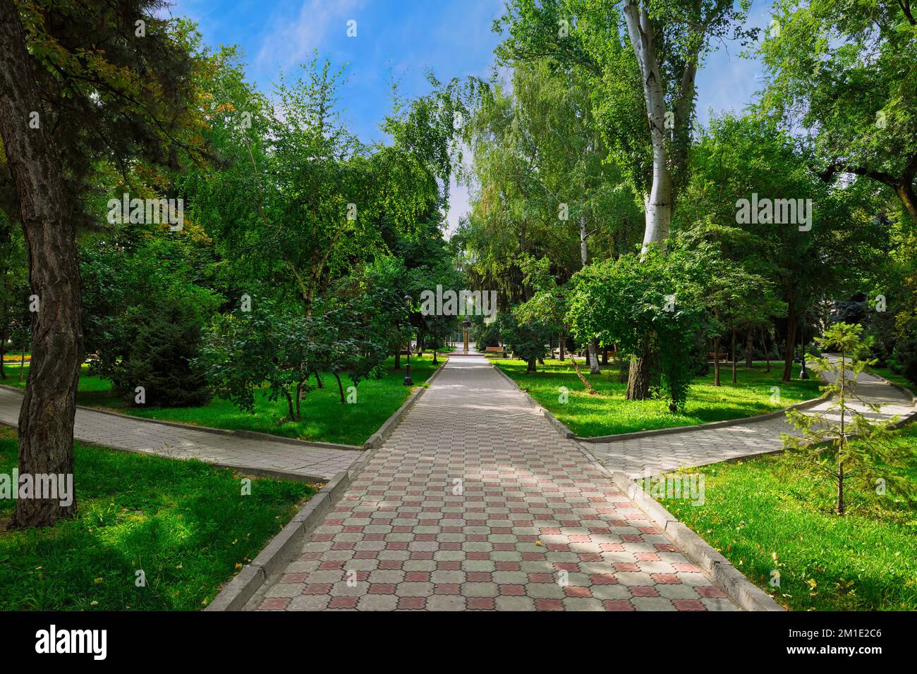 Panfilov Park Allee, Bishkek, Kirgisistan Stockfoto