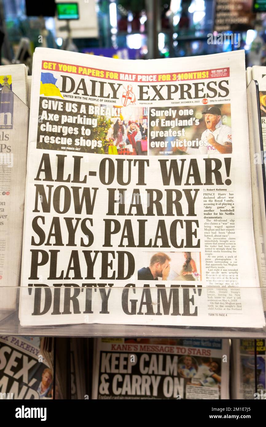 'Krieg Ohne Ende! Harry sagt Palace spielte „Dirty Game“ Tageszeitung Schlagzeile Titelseite Harry & Meghan Netflix 6. Dezember 2022 London UK Stockfoto