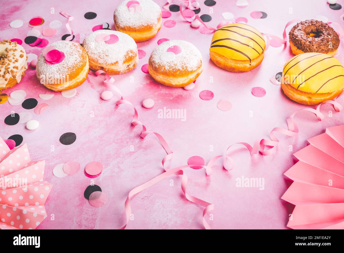 Traditioneller Berliner für Fasching und Party. Deutsch Krapfen oder ...