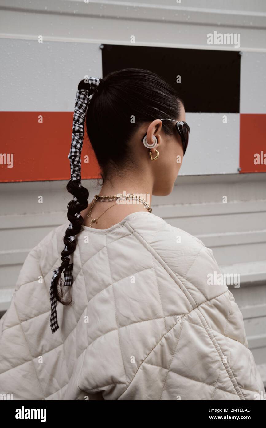 Street Style vor der KOCHE Show während der Paris Fashion Week Domenswear Frühling/Sommer 2023. 27. September 2022 Stockfoto