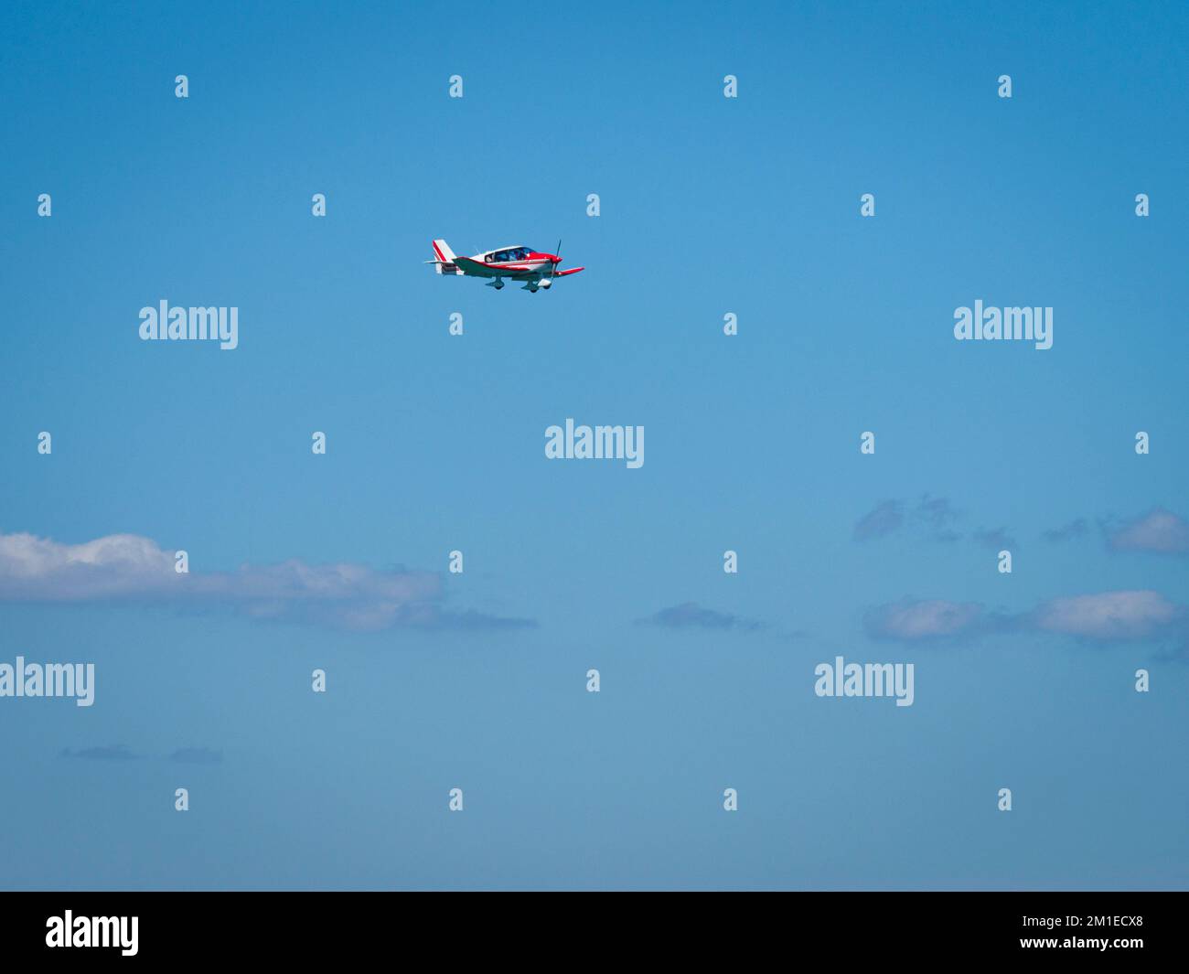 Leichtflugzeug im Flug. Stockfoto