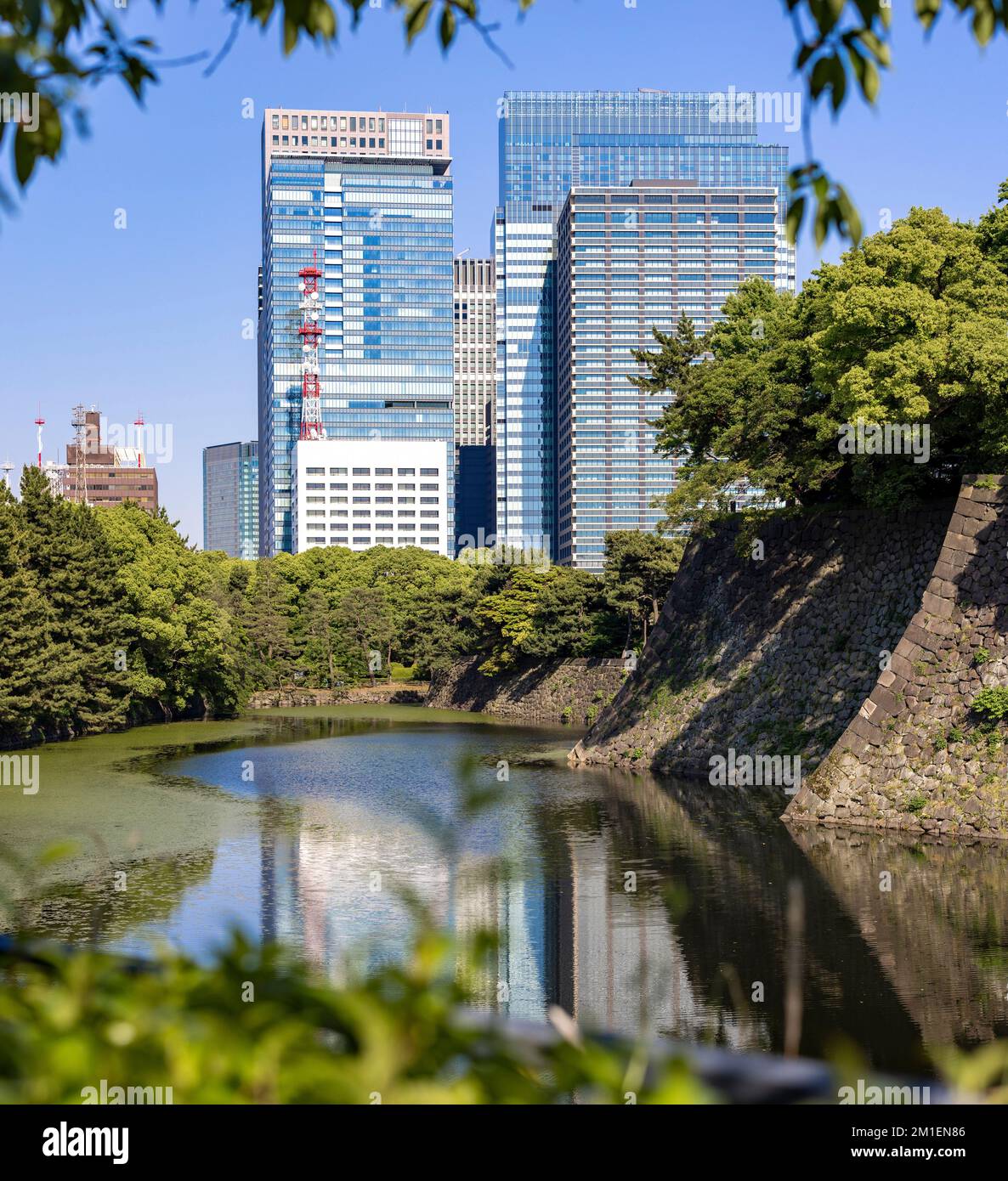 Die neuen Gebäude im Zentrum von Tokio, Japan, rund um den Palast Stockfoto