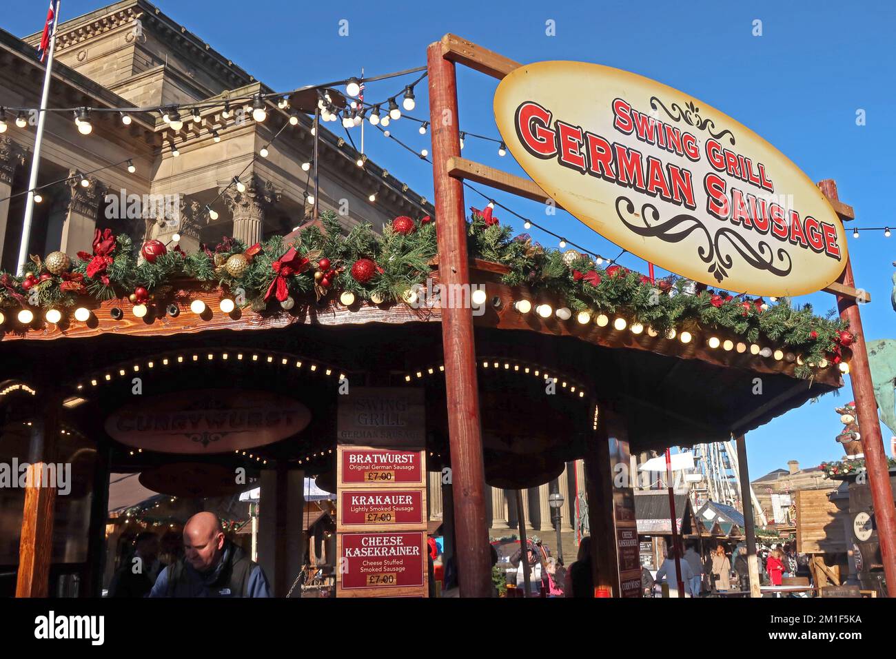Liverpool Deutscher Weihnachtsmarkt Swing Grill in St Georges Halle 2022, St. George's PL, Liverpool, Merseyside, England, UK, L1 1JJ Stockfoto