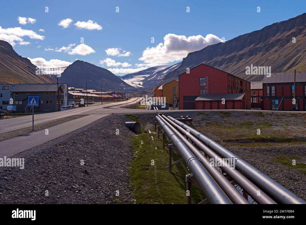 Longyearbyen, eine hohe arktische Stadt im Sommer auf den Svalbard-Inseln Stockfoto