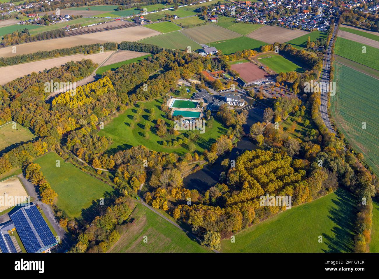 Luftaufnahme, Selbachpark mit Hotel und Pool im Bezirk Pelkum in Hamm, Ruhrgebiet, Nordrhein-Westfalen, Deutschland, Badehaus, Badeanlage Stockfoto