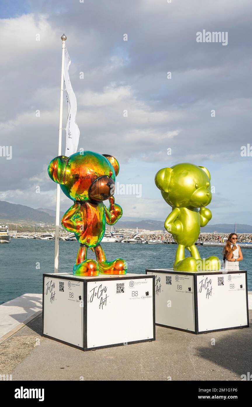 Zeitgenössische Kunst, JoGis Bärenkunst im Hafen von Puerto Banus, Andalusien, Costa del Sol, Spanien. Stockfoto