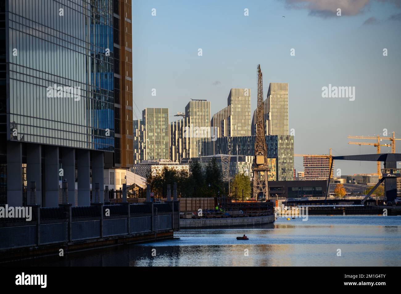LONDON - 4. November 2020: Blick auf South Dock, Canary Wharf, Docklands Stockfoto