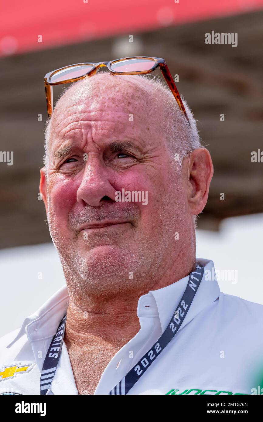 Der Teameigentümer BRAD HOLLINGER beobachtet sein Team bei der Arbeit an ihrem Juncos Hollinger Chevrolet, bevor der Honda Indy Toronto auf den Straßen des Toronto Exhibition Place in Toronto, ON, CAN wird. Stockfoto