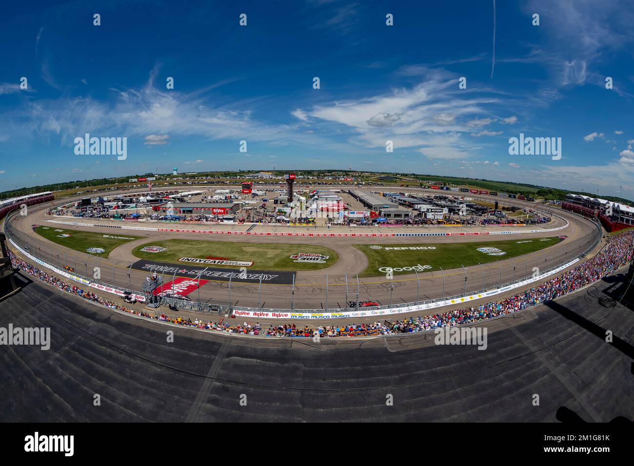Der Iowa Speedway ist Austragungsort der INDYCAR-SERIE für die HY-VEEDEALS.COM 250 in Newton, IA, USA. Stockfoto