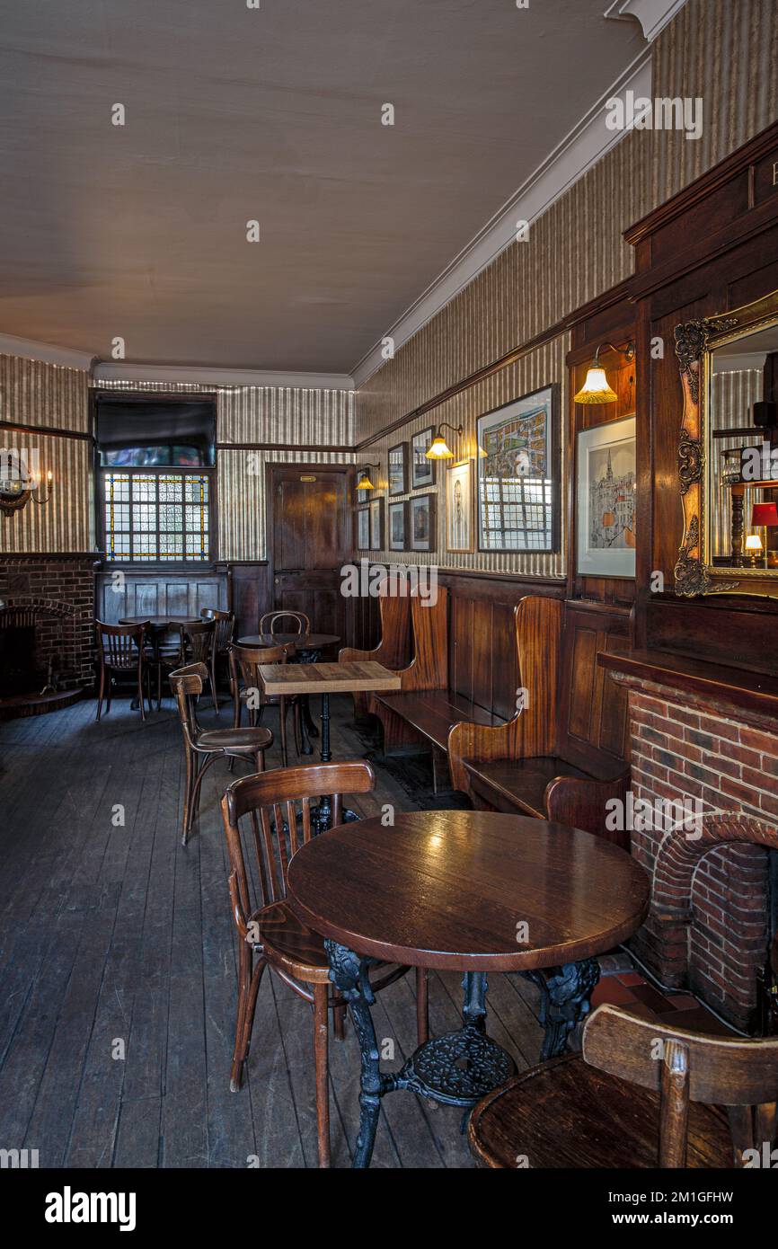 Das Innere des Golden Heart Pub, England, London, Tower Hamlets, Spitafields, Stockfoto