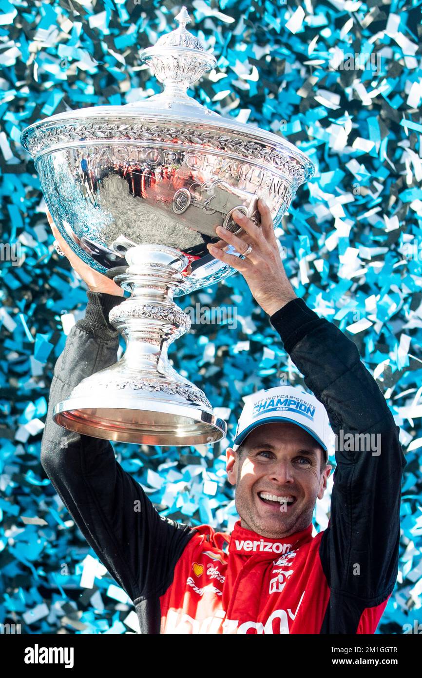 WILL POWER (12) von Toowoomba, Australien, und sein Team feiern den Gewinn der NTT INDYCAR Series Championship 2022 auf dem WeatherTech Raceway Laguna Seca in Monterey, CA. Stockfoto