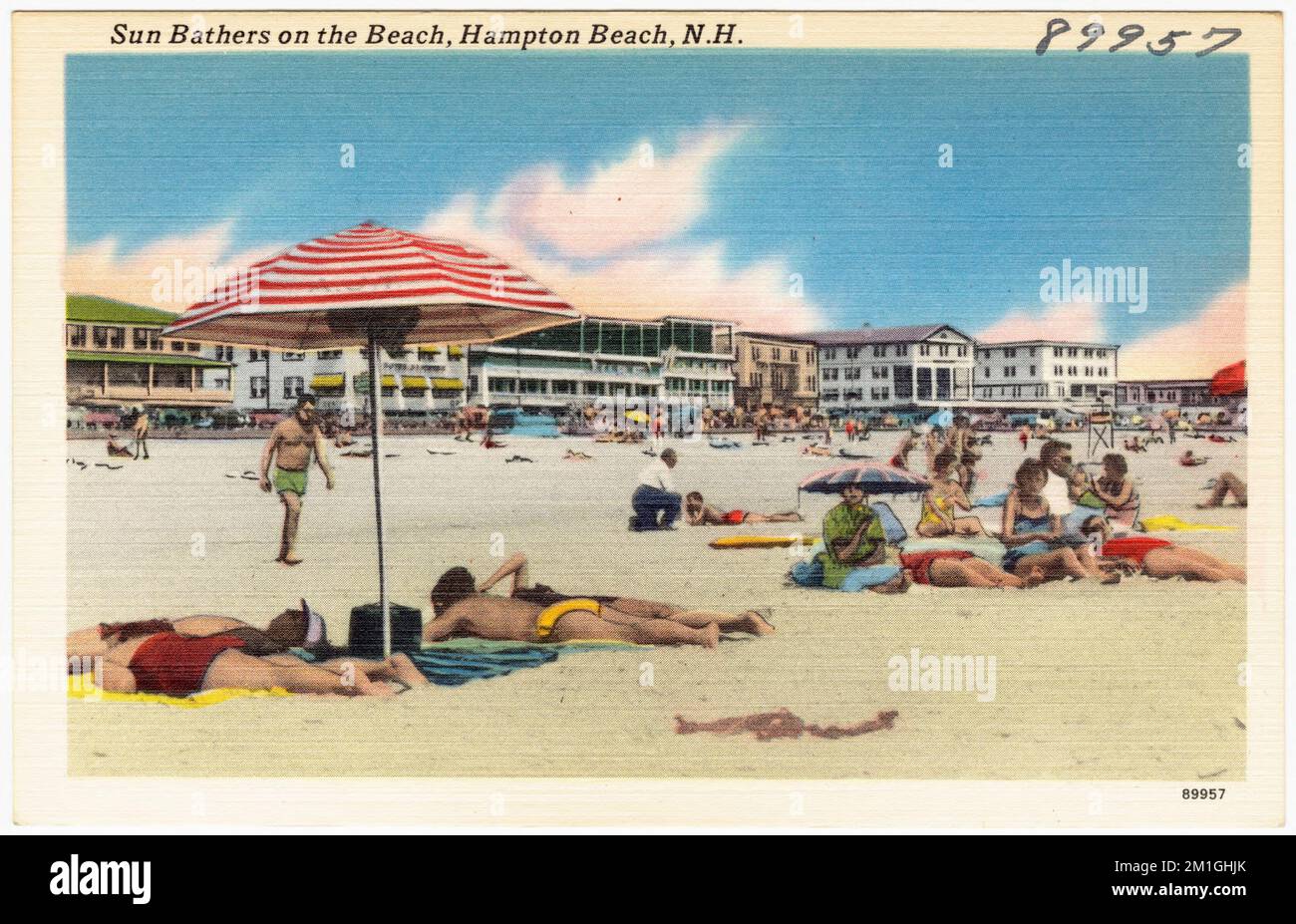 Sonnenbader am Strand, Hampton Beach, N.H. Strände, Tichnor Brothers Collection, Postkarten der Vereinigten Staaten Stockfoto