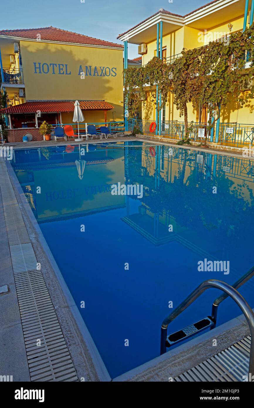 Anaxos Hotel and Swimming Pool, Lesbos, Griechenland. September/Oktober 2022. Stockfoto