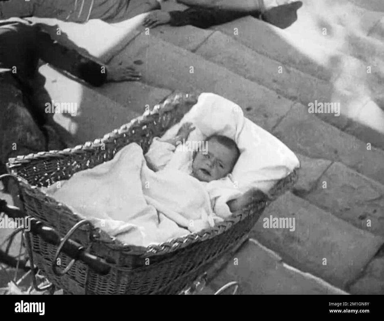 SCHLACHTSCHIFF POTEMKIN 1925 Sowjetischer Stummfilm unter Regie von Sergei Eisenstein. Kinderwagen-Sequenz auf den Odessa-Stufen. Stockfoto