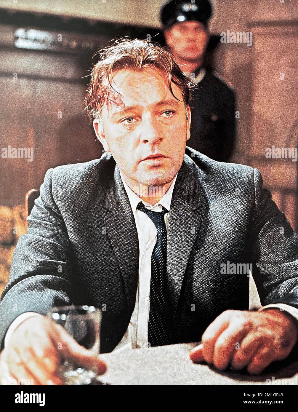 DER SPION, DER AUS DEM KALTEN 1965 Paramount Pictures Film kam, mit Richard Burton als MI6 Berliner Bahnhofsboss Alec Leamas Stockfoto