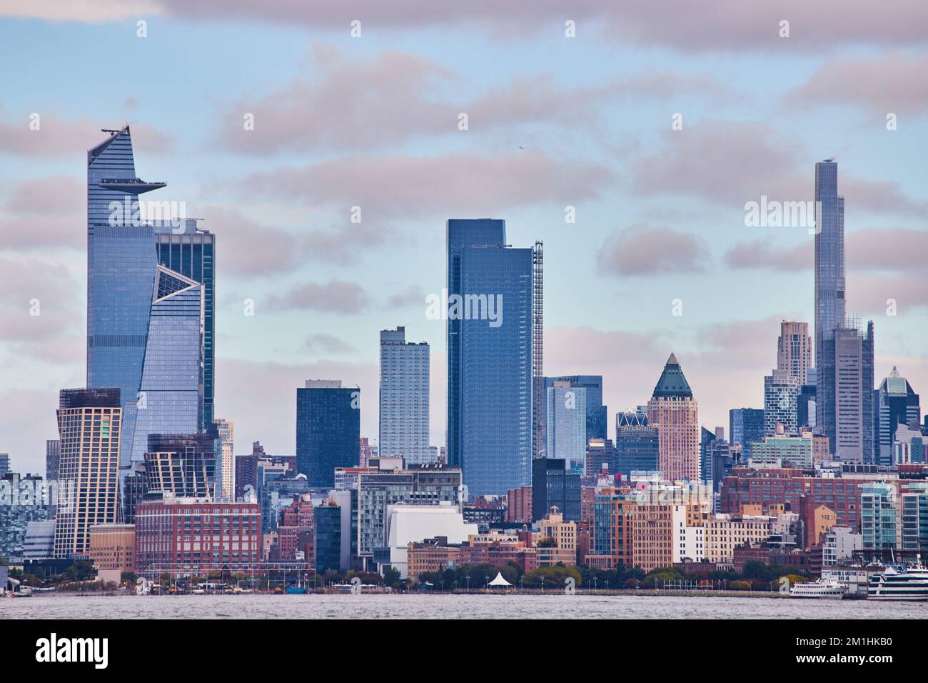 Wunderschöne Details der Skyline von New York City auf dem Fluss von New Jersey aus Stockfoto