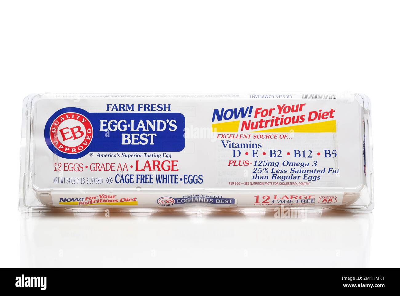 IRVINE, KALIFORNIEN - 12. DEZ. 2022: A Carton of Egg Lands Best Large Grade AA Eggs. Stockfoto