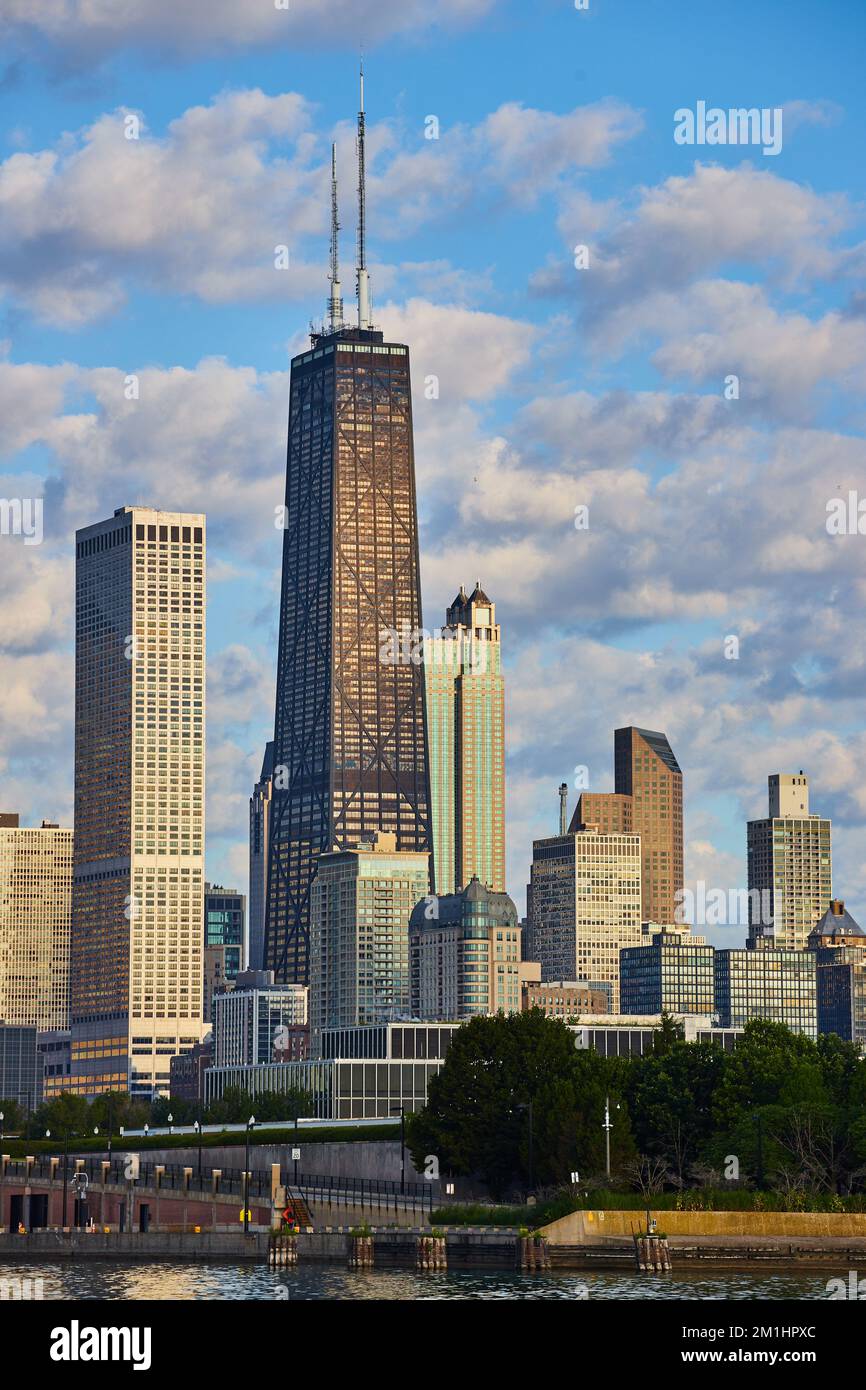 John Hancock Wolkenkratzer in der Skyline von Chicago mit Morgenlicht Stockfoto