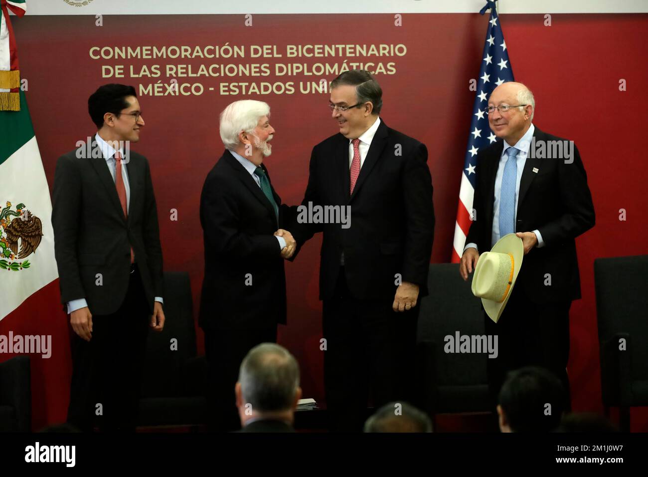 12. Dezember 2022, Mexiko-Stadt, Mexiko: Der Außenminister Mexikos, Marcelo Ebrard Casaubon; Chris Dodd, Berater des Präsidenten der US-Regierung für Amerika; Der US-Botschafter in Mexiko, Ken Salazar und Roberto Velasco, Leiter des Referats für Nordamerika des mexikanischen Außenministeriums anlässlich der Unterzeichnung der Erklärung der Freundschaft für die zweihundertjährlichen diplomatischen Beziehungen am Sitz des Außenministeriums des mexikanischen Außenministeriums in Mexiko-Stadt. Am 12. Dezember 2022 in Mexico City, Mexiko. (Foto: Luis Barron/Eyepix Group/Sipa USA) Stockfoto