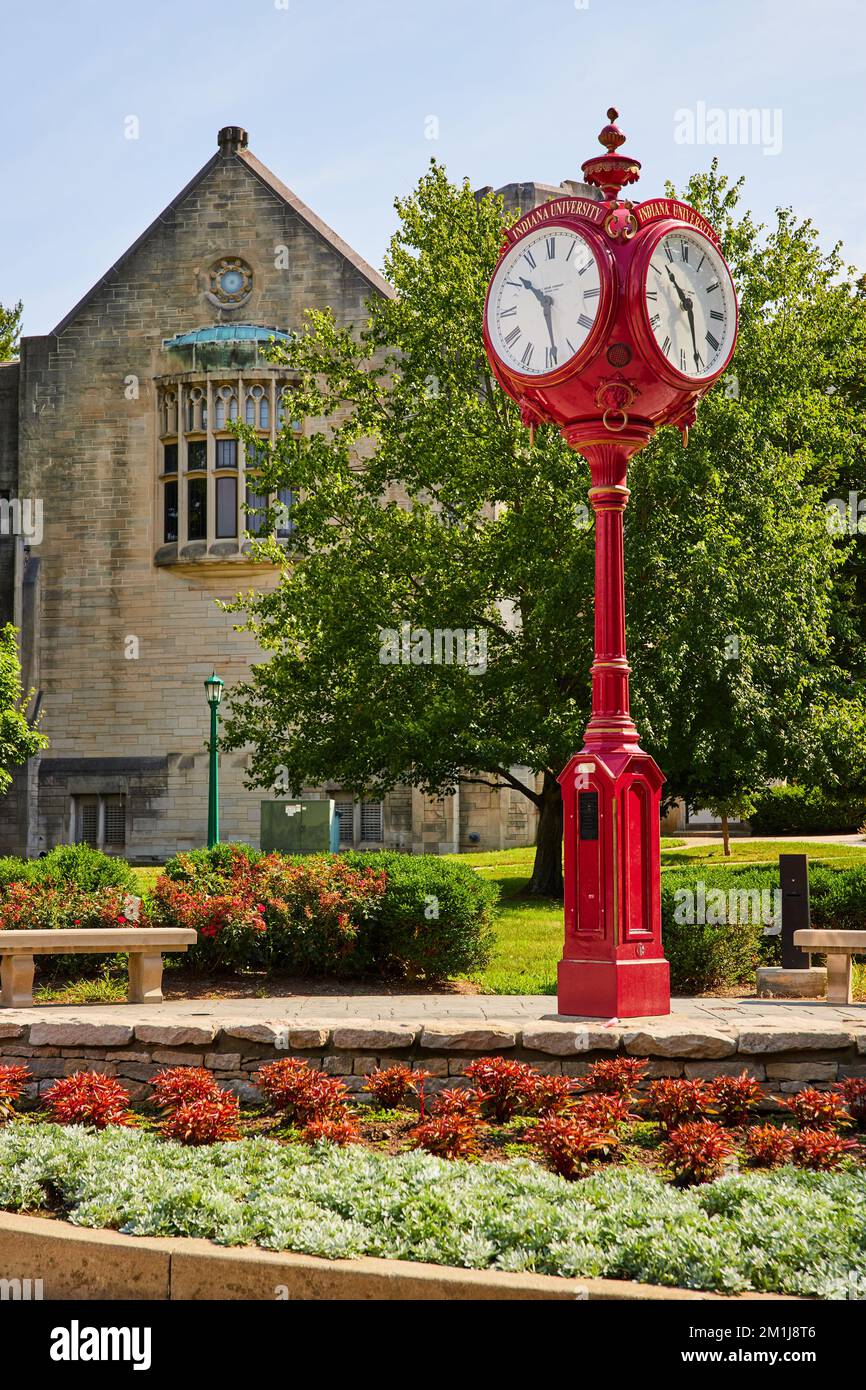 Legendäre rote Uhr im Sommer an der Bloomington Indiana University Stockfoto