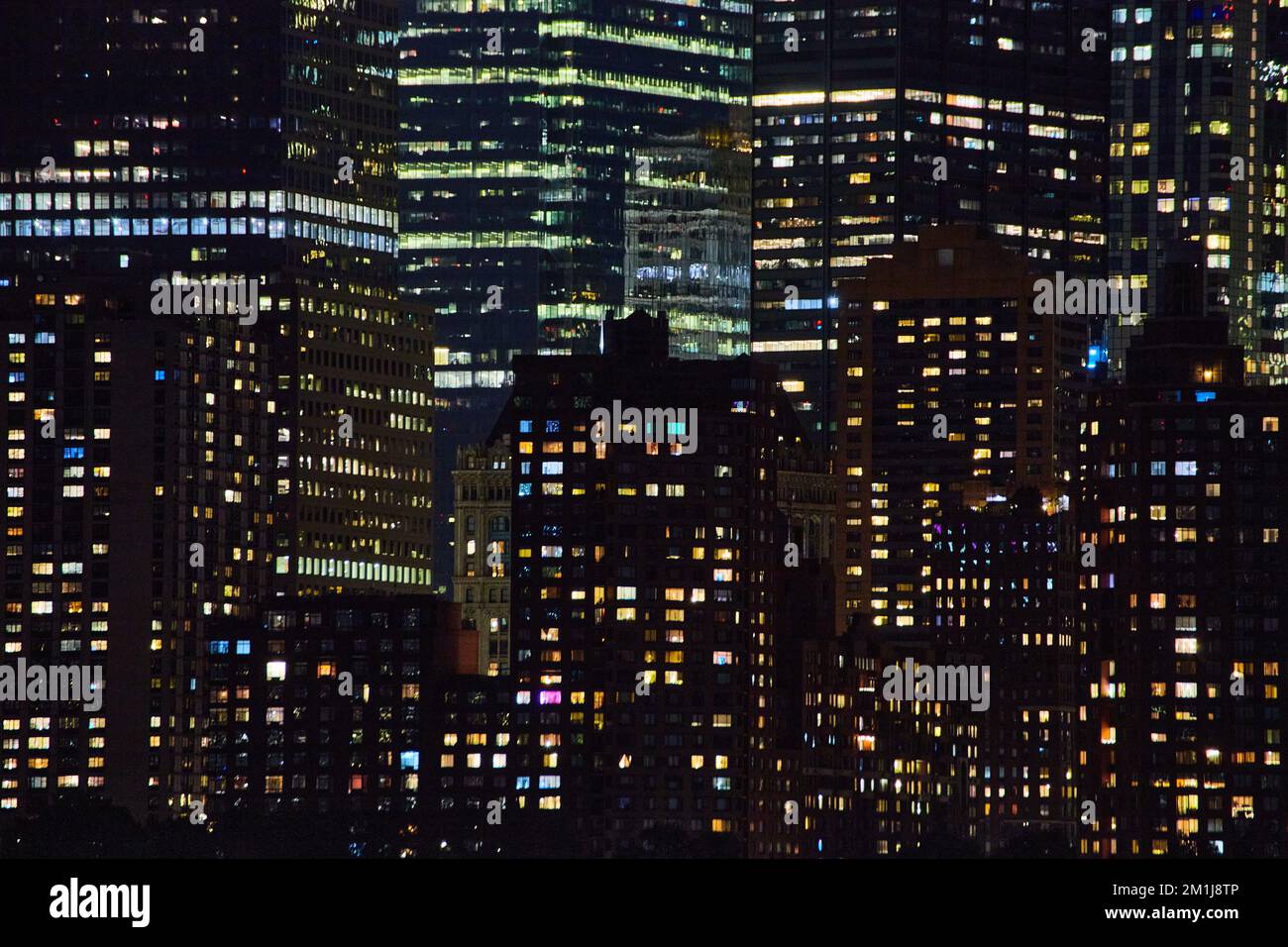 Stadtlichter Wolkenkratzer-Details bei Nacht der Baulichter in New York City Stockfoto