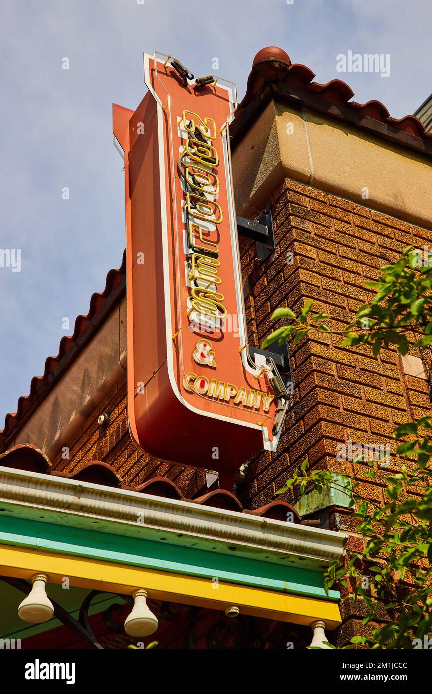 Außenschild des Retro-Restaurants Noodles and Company Stockfoto